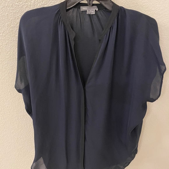 VINCE  100% Silk Blue Blouse With Black Contrast Snap Buttons Size S - Picture 1 of 10